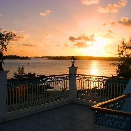 Villa Bella Charming Beachfront Guesthouse Blue Bay Exterior photo