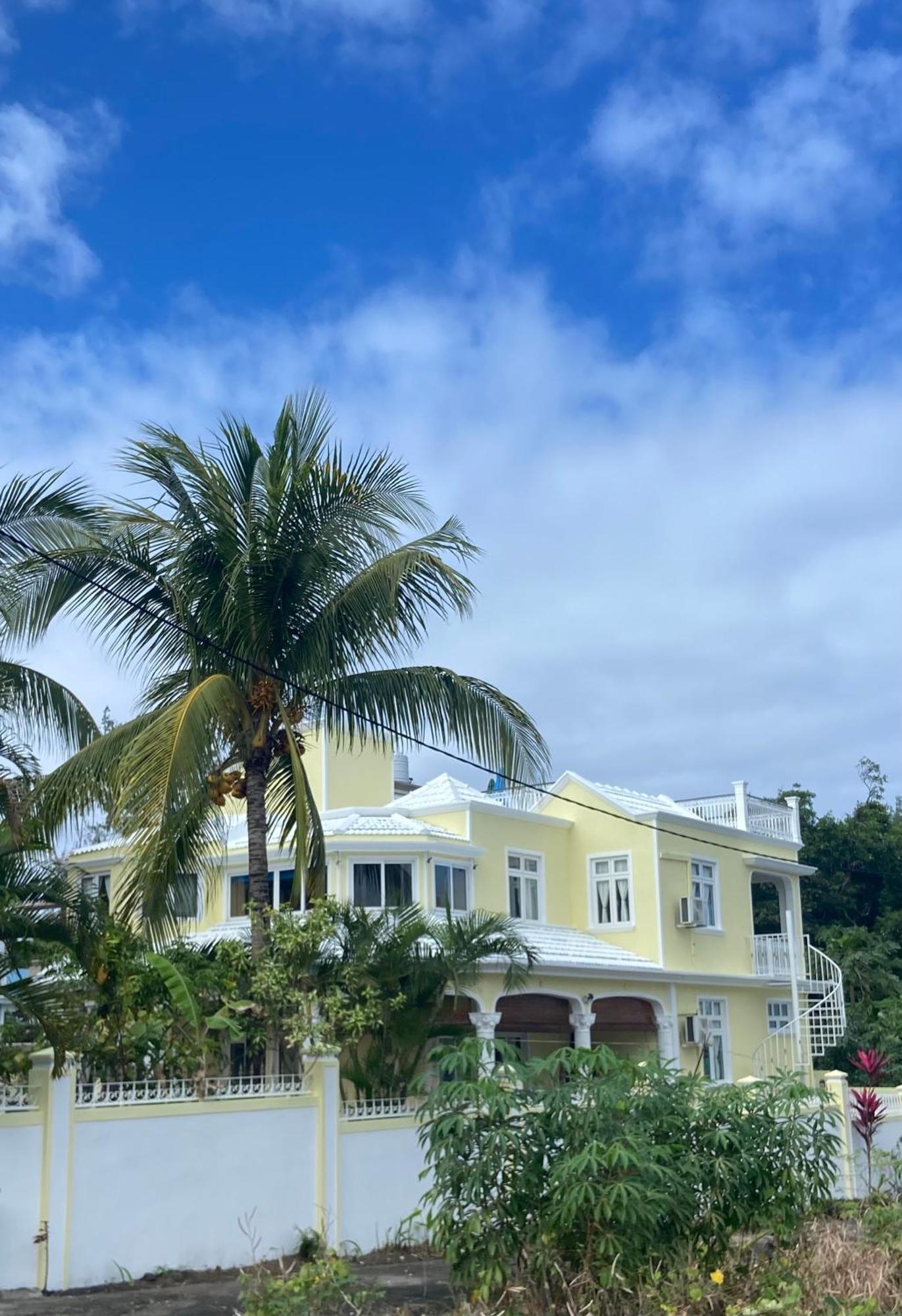 Villa Bella Charming Beachfront Guesthouse Blue Bay Exterior photo