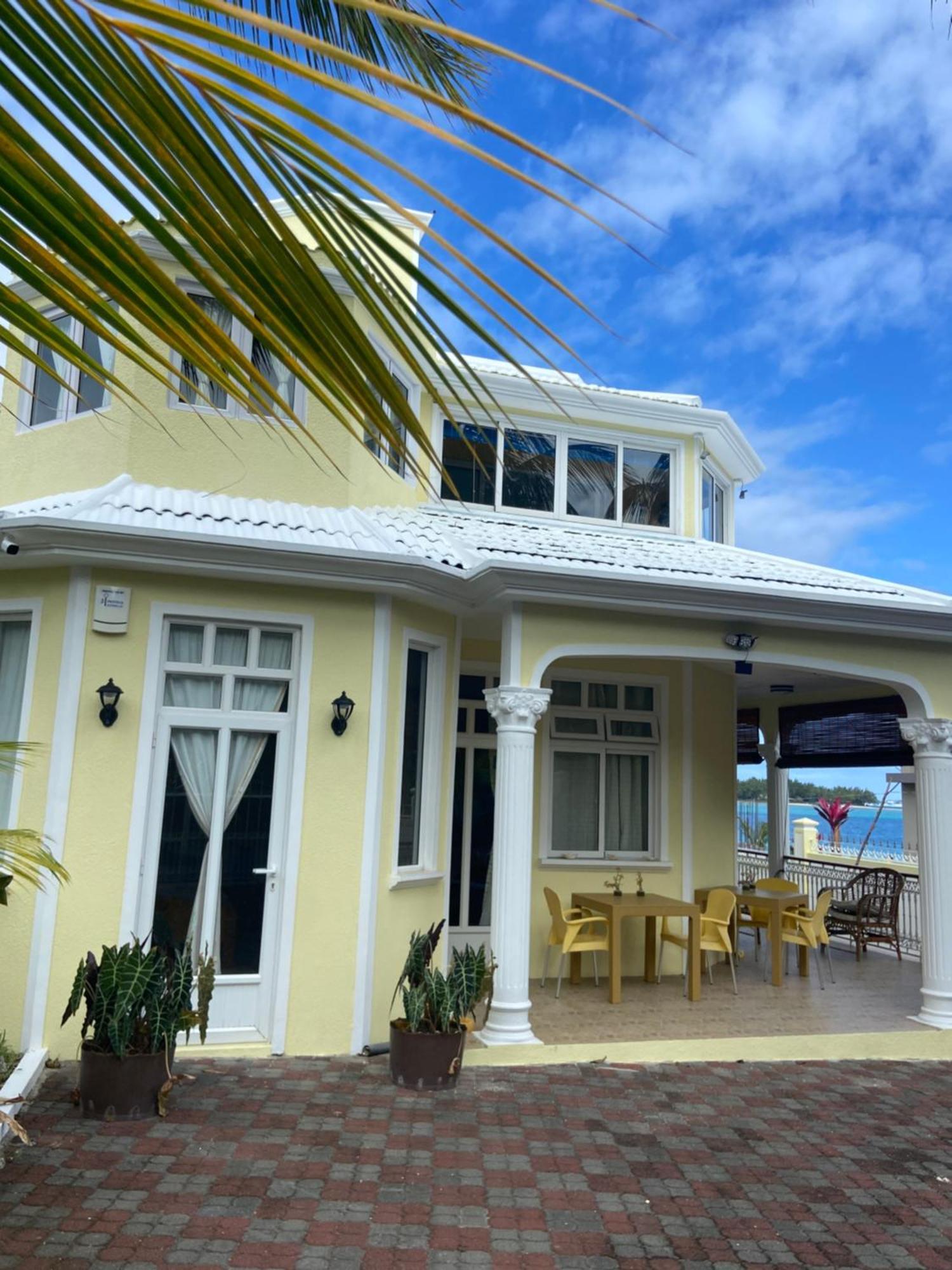 Villa Bella Charming Beachfront Guesthouse Blue Bay Exterior photo