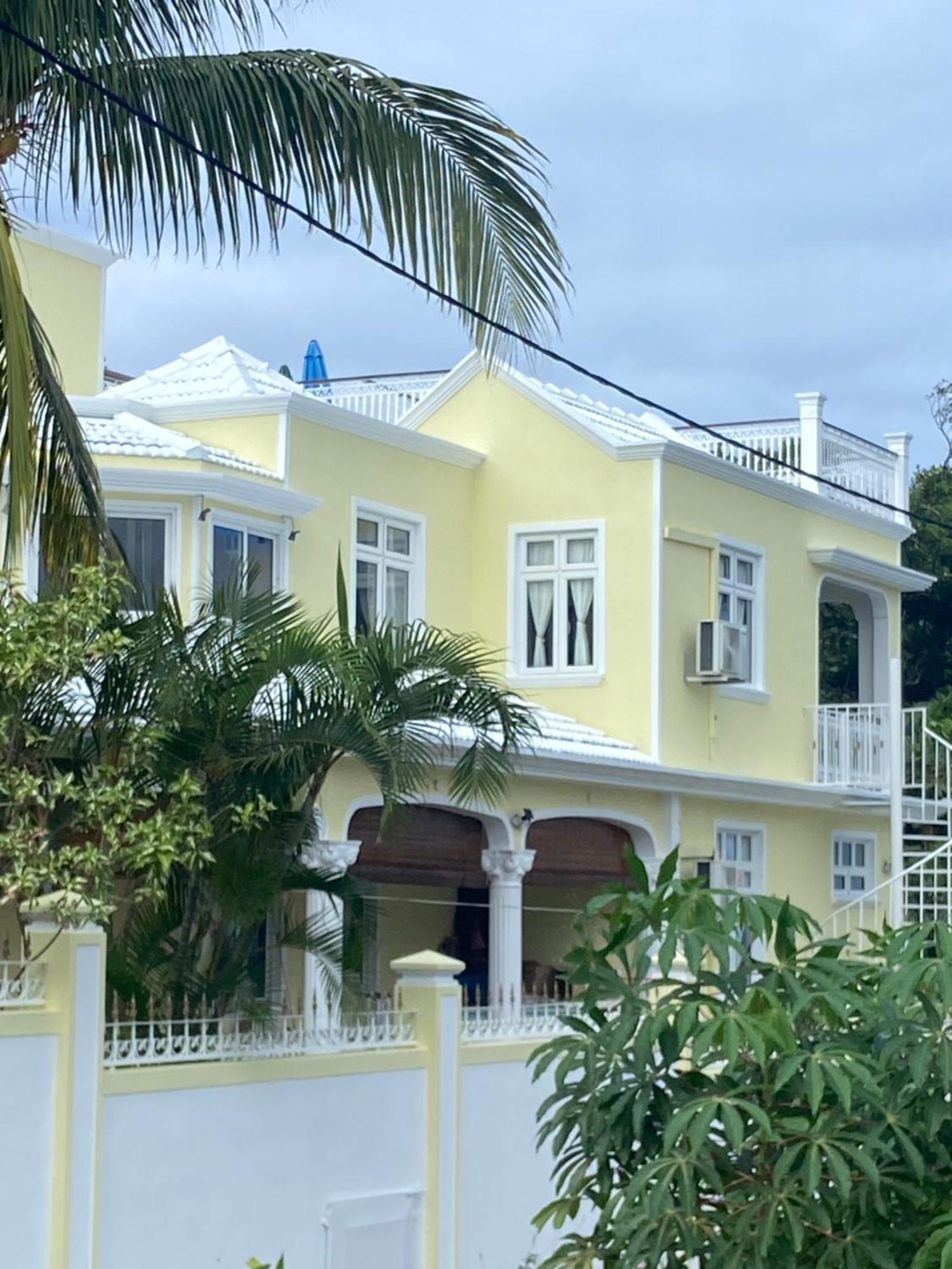 Villa Bella Charming Beachfront Guesthouse Blue Bay Exterior photo