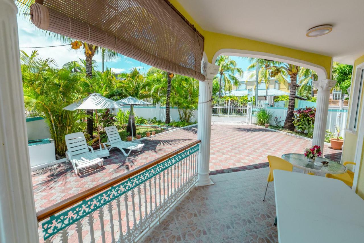 Villa Bella Charming Beachfront Guesthouse Blue Bay Exterior photo