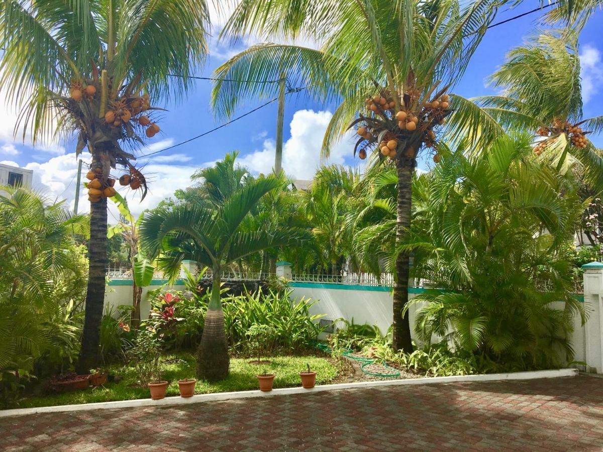 Villa Bella Charming Beachfront Guesthouse Blue Bay Exterior photo