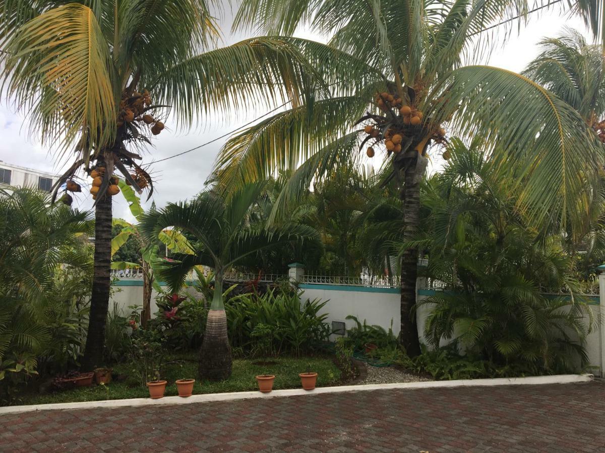 Villa Bella Charming Beachfront Guesthouse Blue Bay Exterior photo