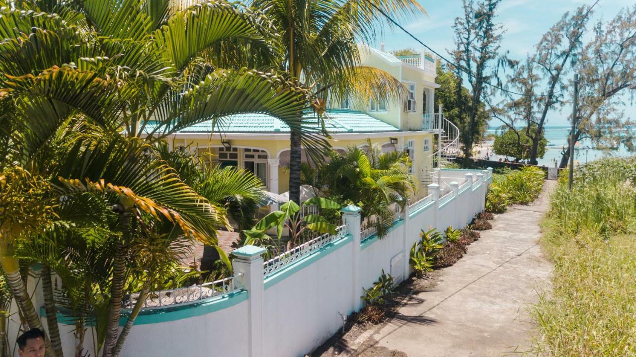 Villa Bella Charming Beachfront Guesthouse Blue Bay Exterior photo