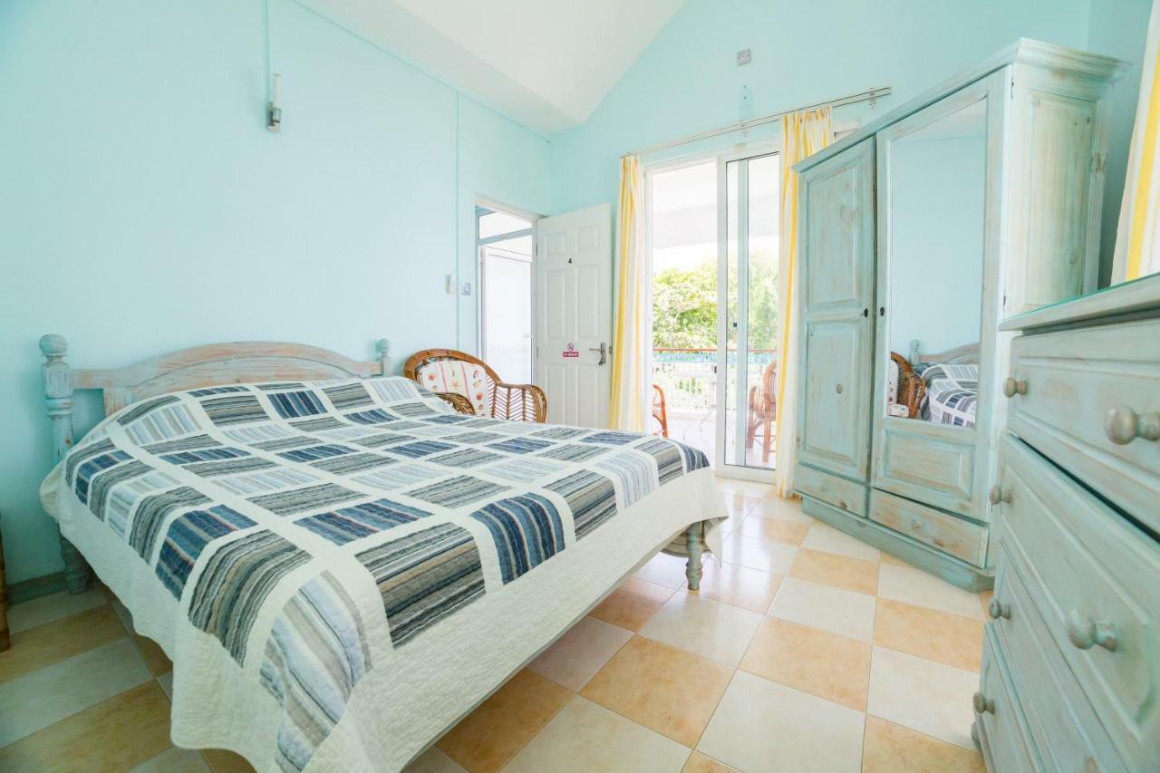 Villa Bella Charming Beachfront Guesthouse Blue Bay Exterior photo