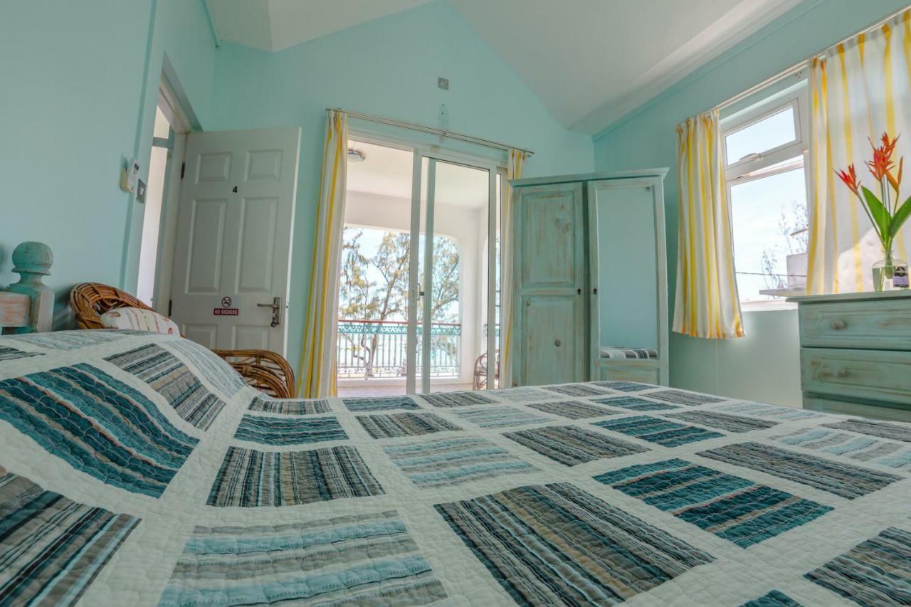 Villa Bella Charming Beachfront Guesthouse Blue Bay Exterior photo