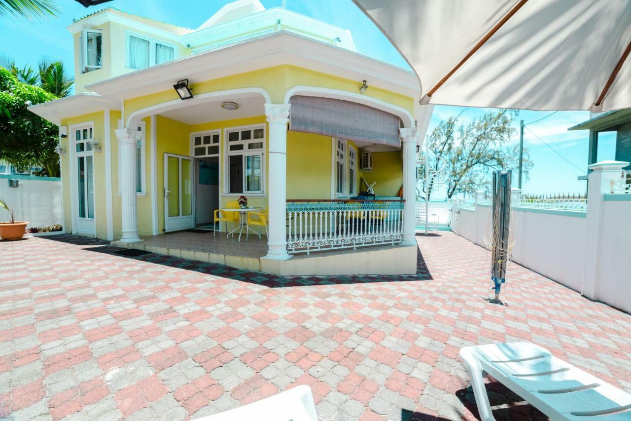 Villa Bella Charming Beachfront Guesthouse Blue Bay Exterior photo