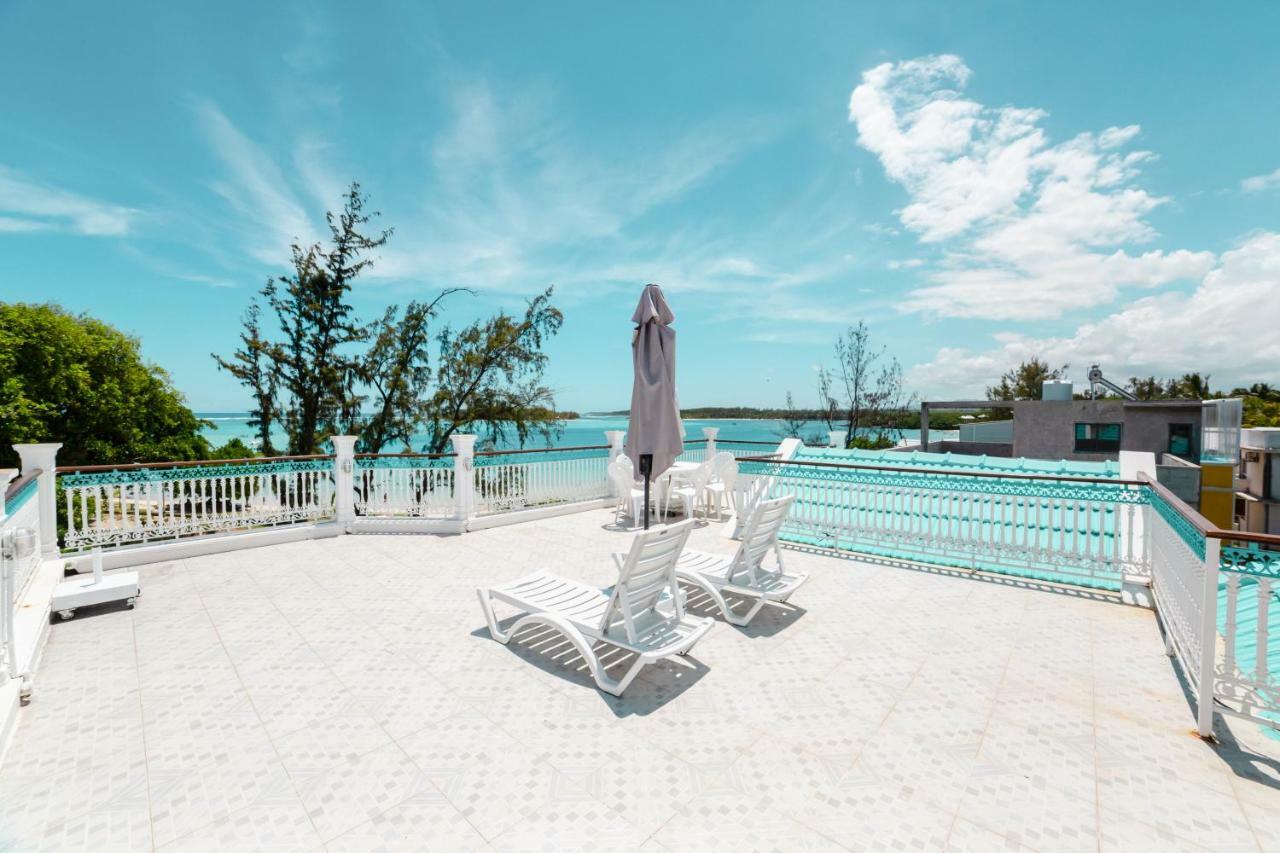 Villa Bella Charming Beachfront Guesthouse Blue Bay Exterior photo