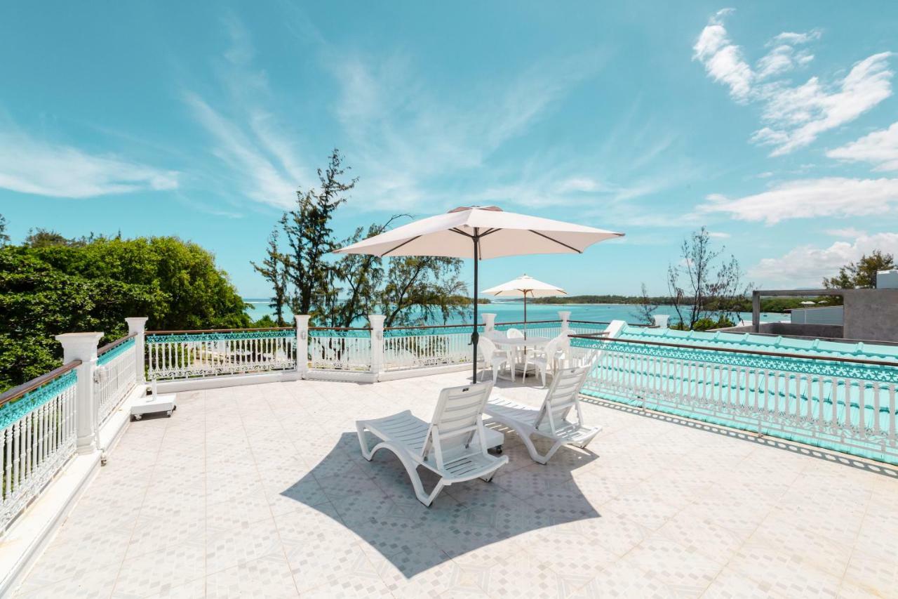 Villa Bella Charming Beachfront Guesthouse Blue Bay Exterior photo