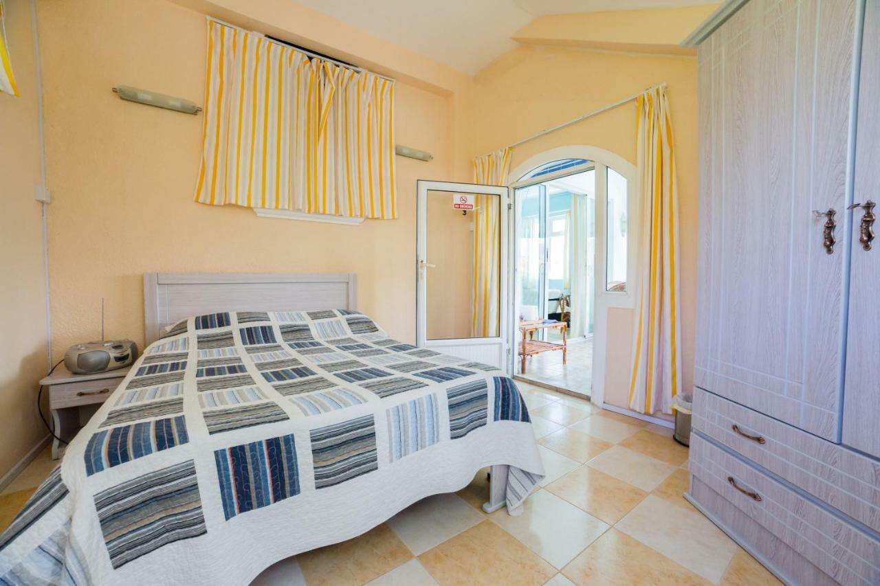 Villa Bella Charming Beachfront Guesthouse Blue Bay Exterior photo