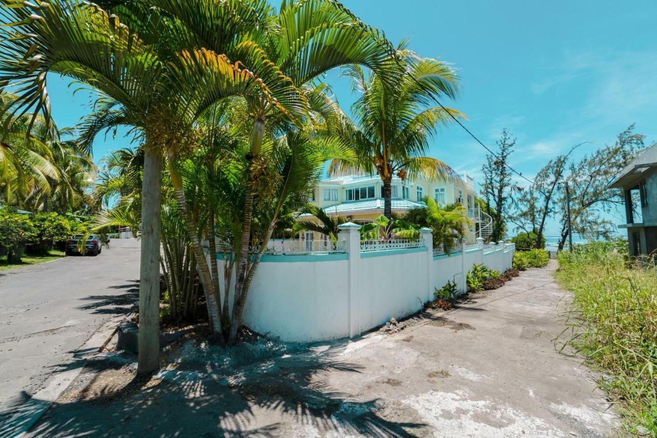 Villa Bella Charming Beachfront Guesthouse Blue Bay Exterior photo