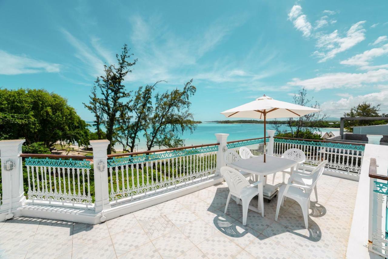 Villa Bella Charming Beachfront Guesthouse Blue Bay Exterior photo